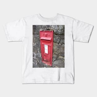 Royal Mail: Traditional, Red, Wall mounted British Post Box Kids T-Shirt